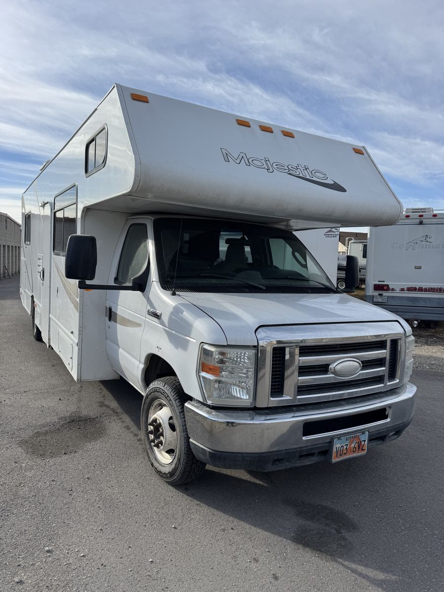 Ford E-450 Thor Majestic 28A