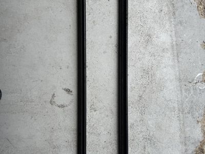 2 Yakima 50 inch steel core bars with towers