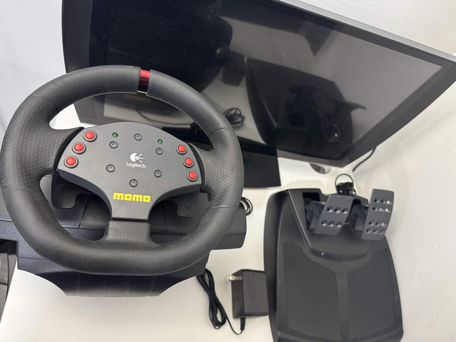 Logitech Momo Racing Wheel W/ Pedals & Power