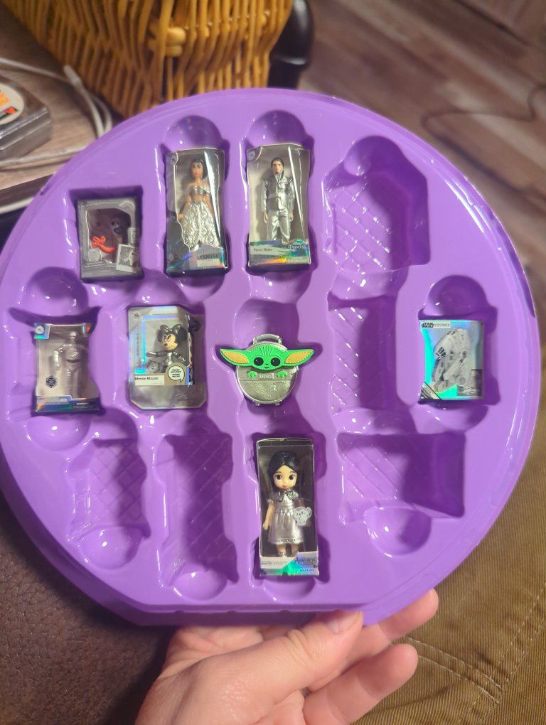 Disney Mini Brands -8 plus case