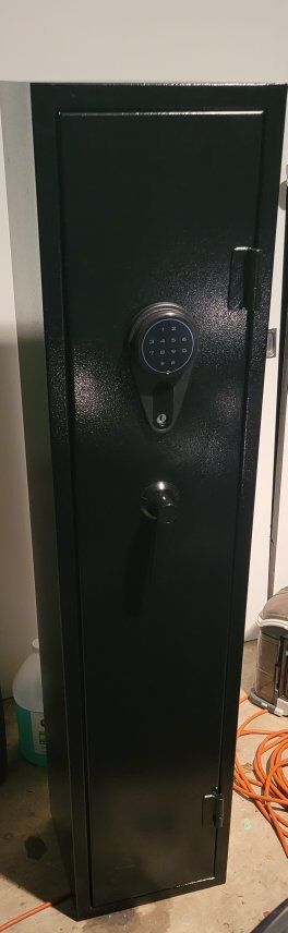 Gun cabinet/safe