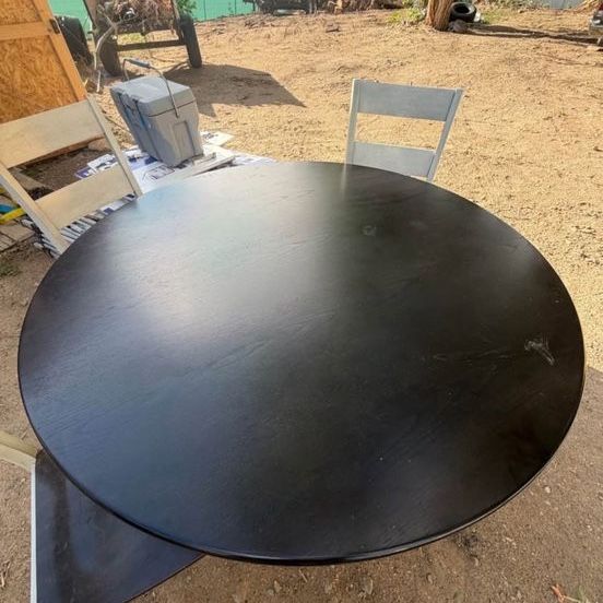 Round table/6 chairs