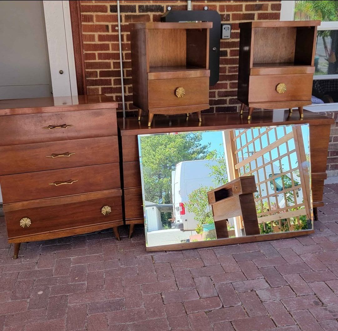 6 Piece - Vintage Mid-Century Bedroom Set
