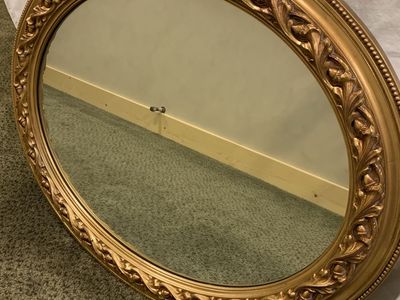 Mirror (wall) oval gold ornate wall mirror 33“ x 27“