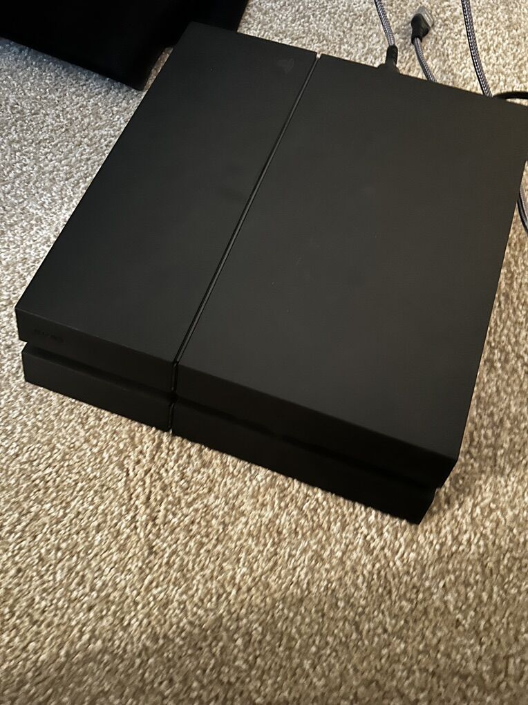 PS4 With Control And Charging Dock