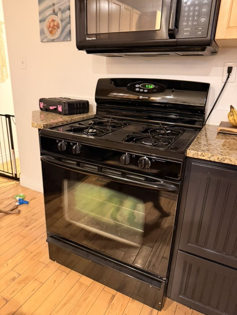 Maytag Gas Range - WORKING