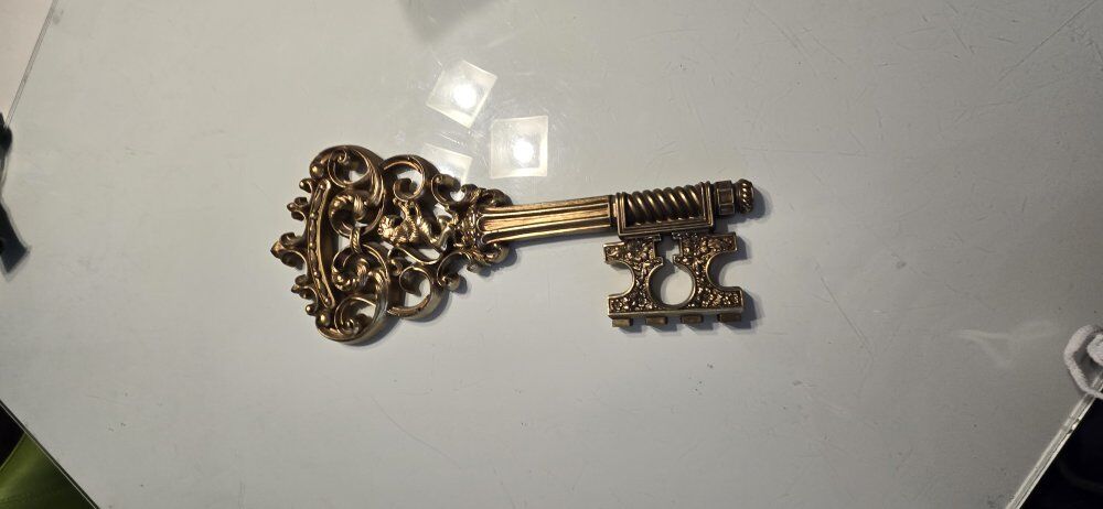 Vintage MCM Syroco Gold Large Skeleton Key Lion Sc