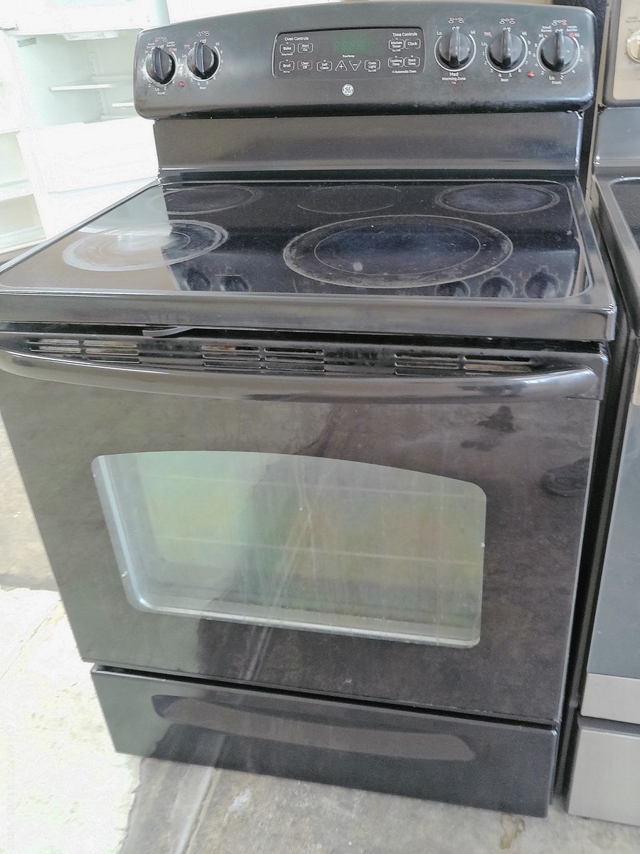 Black GE Smooth Top Range~90 Day Guarantee~Delivery Available