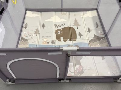 Baby play pen with extra accessories