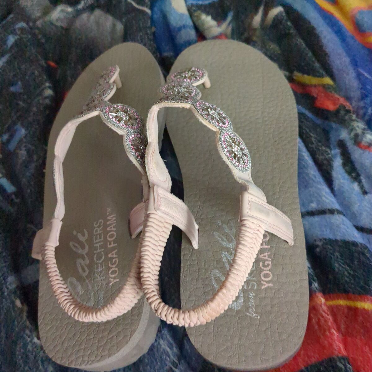 women's size 8 Skechers meditation stars flip flop