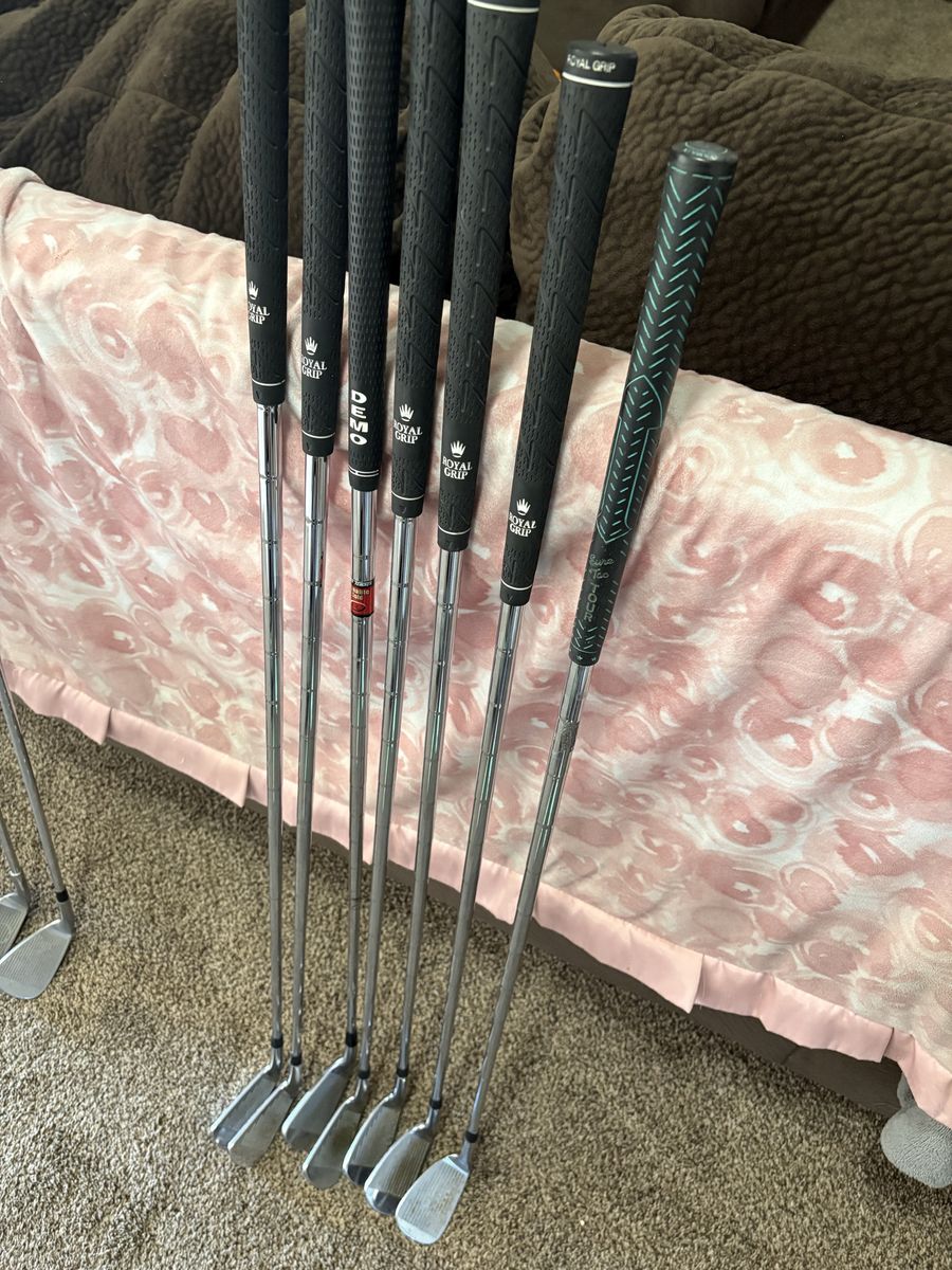 Mizuno MP-33 Irons Set - Golf Clubs with Royal Grip Grips