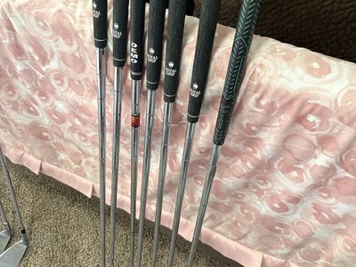 Mizuno MP-33 Irons Set - Golf Clubs with Royal Grip Grips