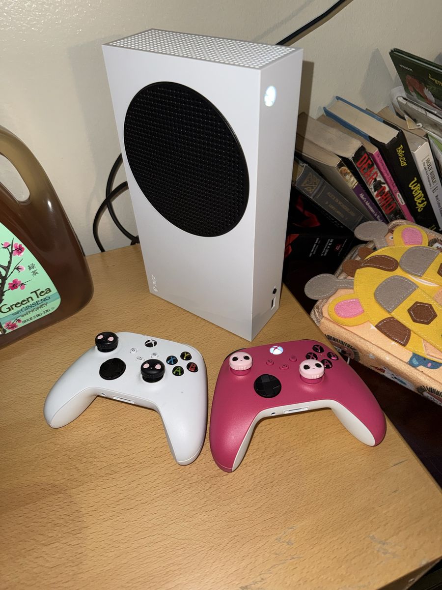 Xbox Series S w/ Controls