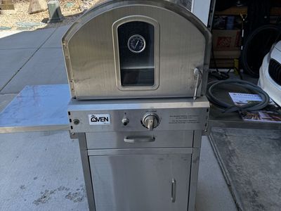 Outdoor over with pizza stone