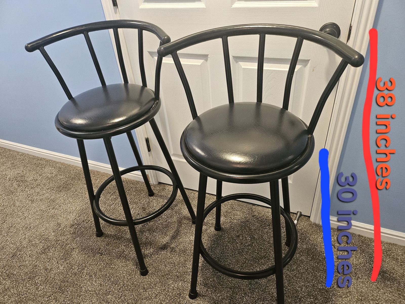 2 barstools counter height.