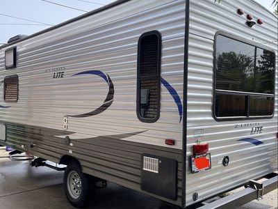2018 Zinger 18RD RV trailer
