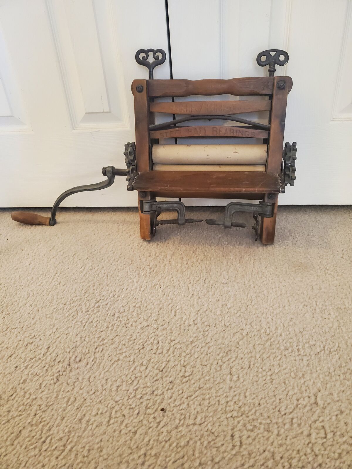 ANTIQUE CLOTHES WRINGER