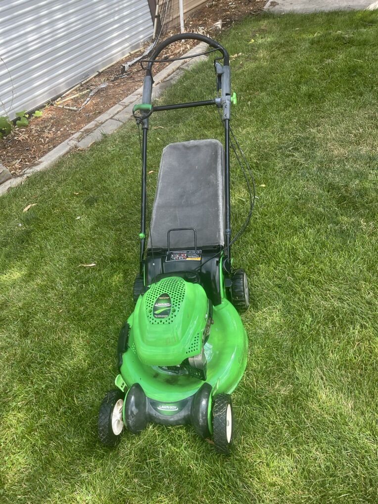 Lawnboy Lawn Mower Runs Great!! Self Propelled.