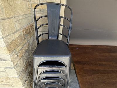 Chairs with or without table