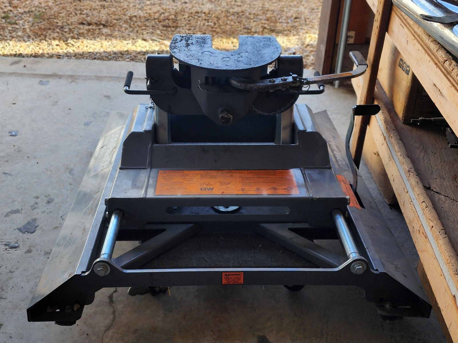 B&W 5th Wheel Hitch - Companion Single-Point Slider 5th Wheel Hitch