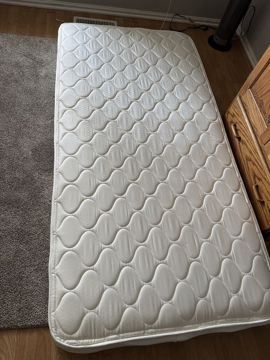 Twin mattress