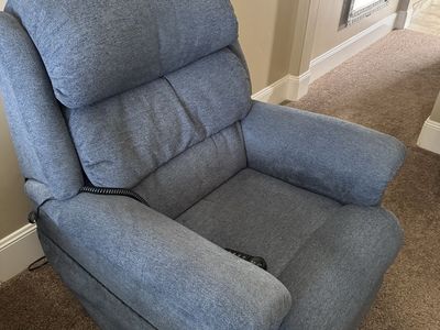 Lift chair LaZ Boy blue