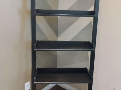Ladder for Pictures and Knick knacks