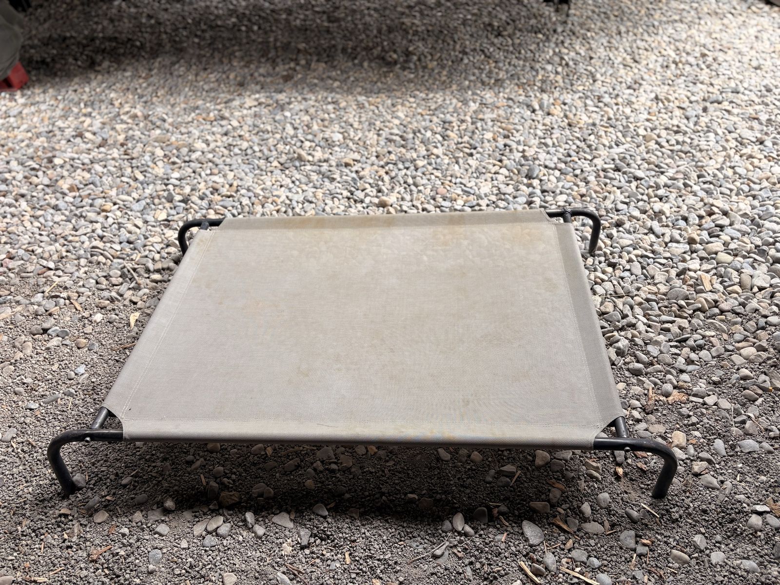 Outdoor dog bed
