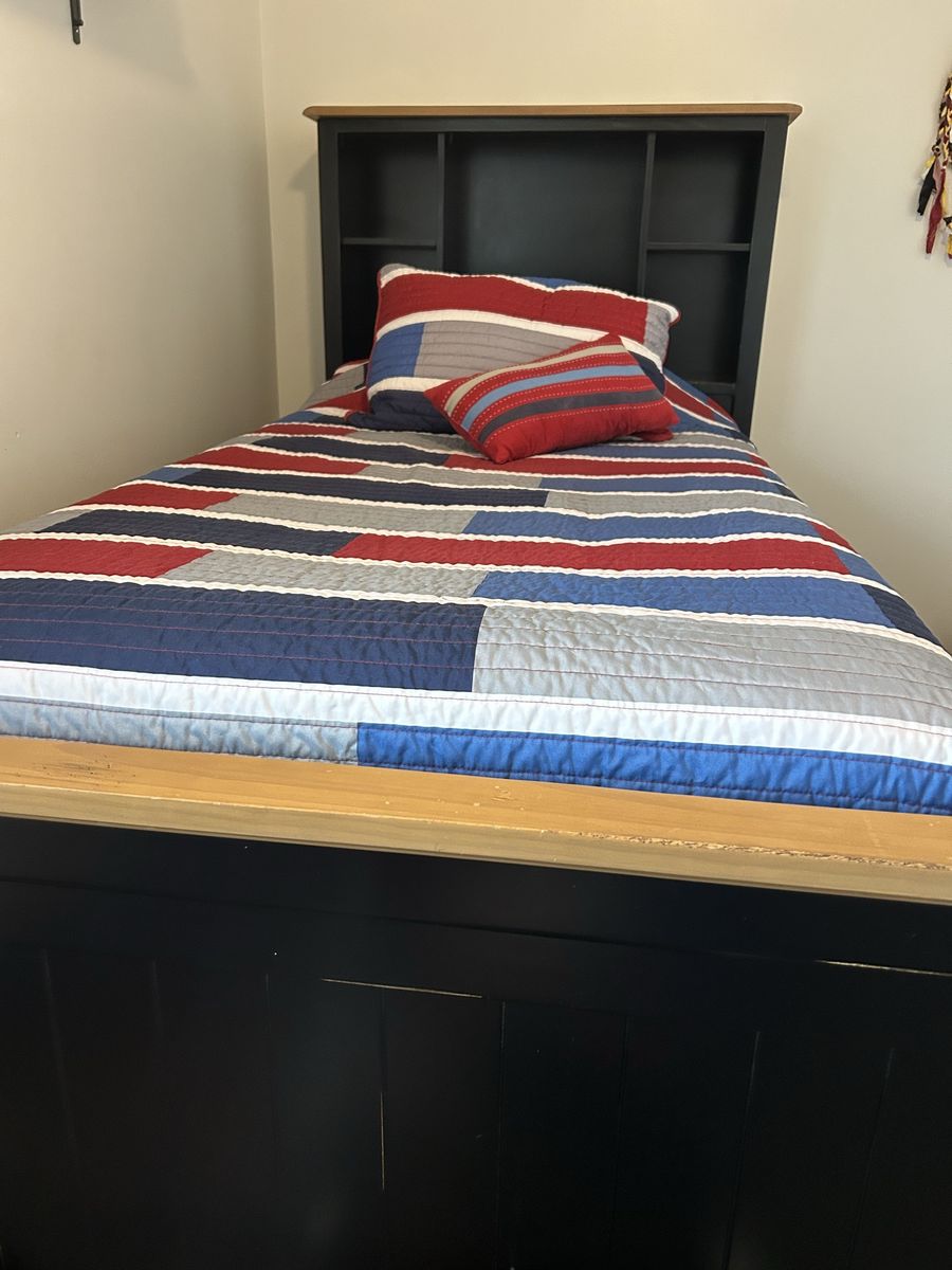 Twin bed 