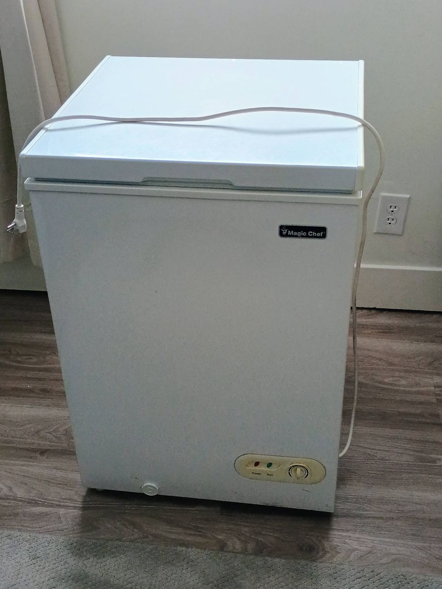 3.5 cu/ft Magic Chef Freezer