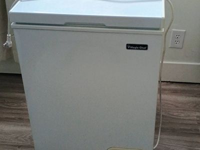 3.5 cu/ft Magic Chef Freezer
