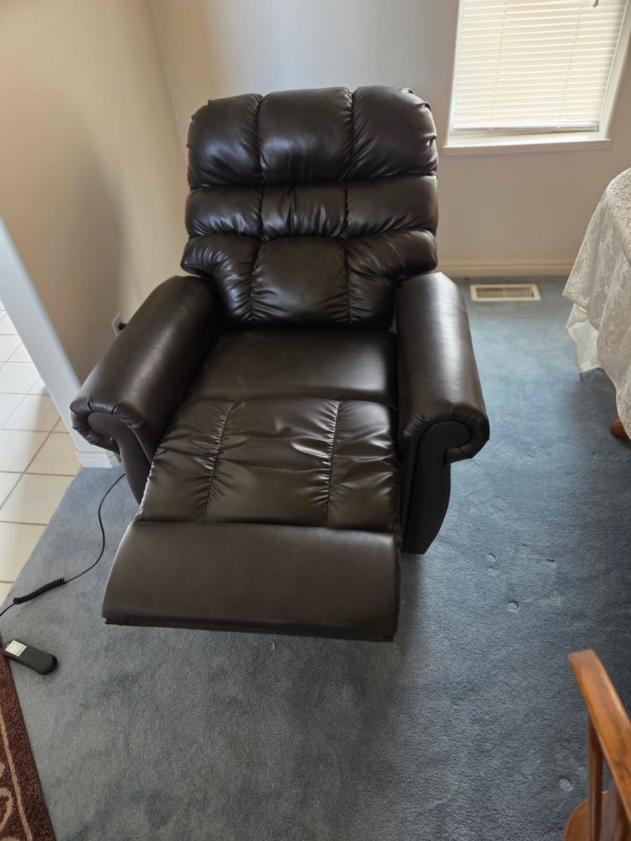 Recliner — lift chair