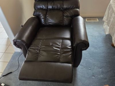 Recliner — lift chair