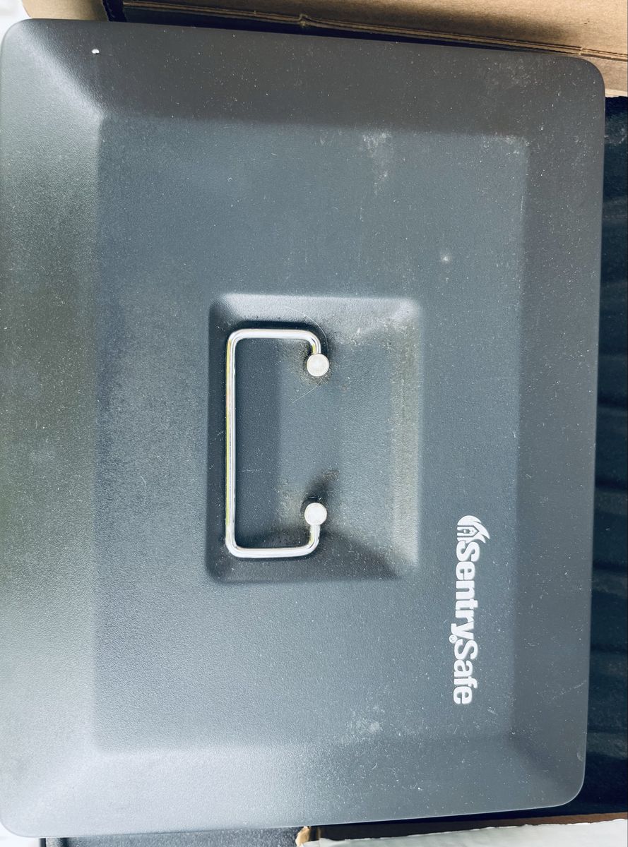 SentrySafe cash box with 2 keys
