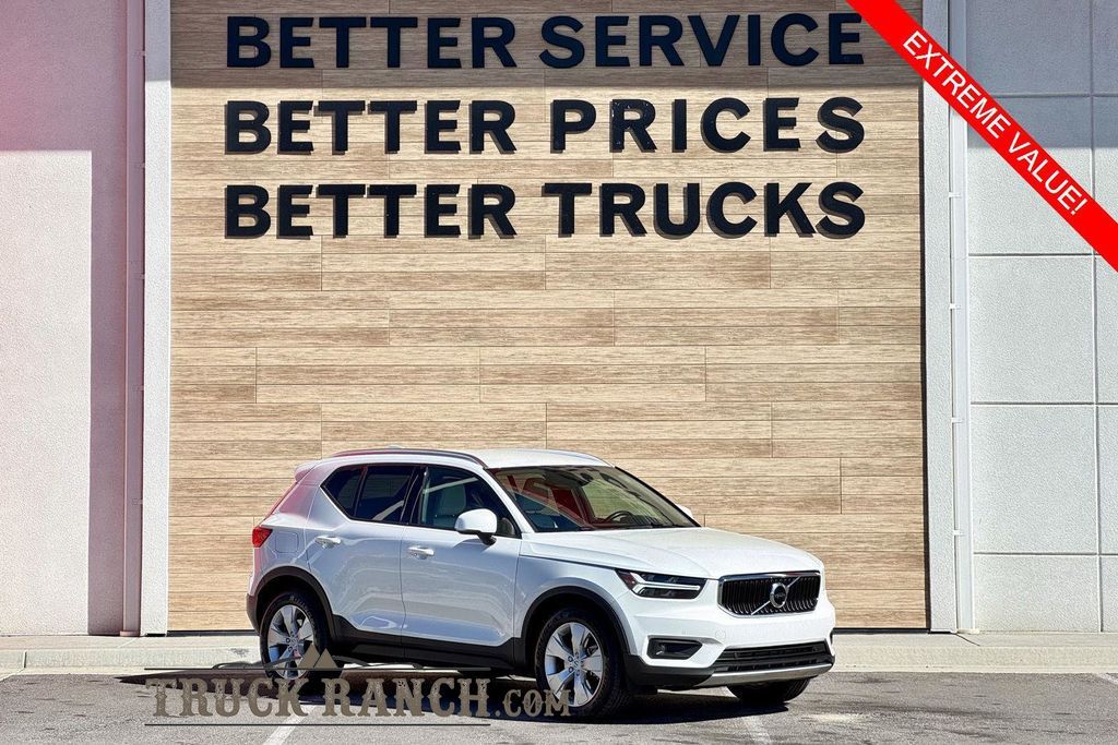 2021 Volvo XC40 T5 Momentum