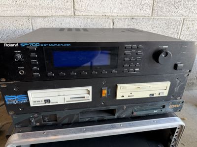 Roland SP-700