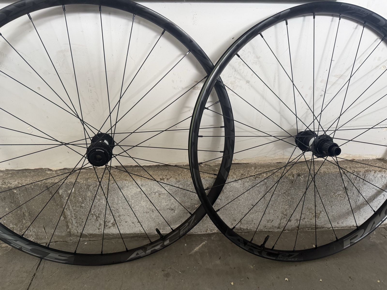 RaceFace ARC Offset 27 29" Mountain Bike Wheelset - Boost Spacing, Tubeless Ready