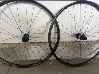 RaceFace ARC Offset 27 29" Mountain Bike Wheelset - Boost Spacing, Tubeless Ready