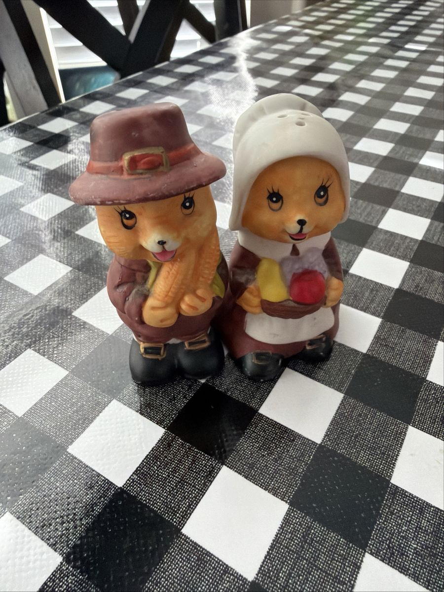 Vintage Pilgrim Mouse Salt & Pepper Shaker Set - Thanksgiving & Farmhouse Decor