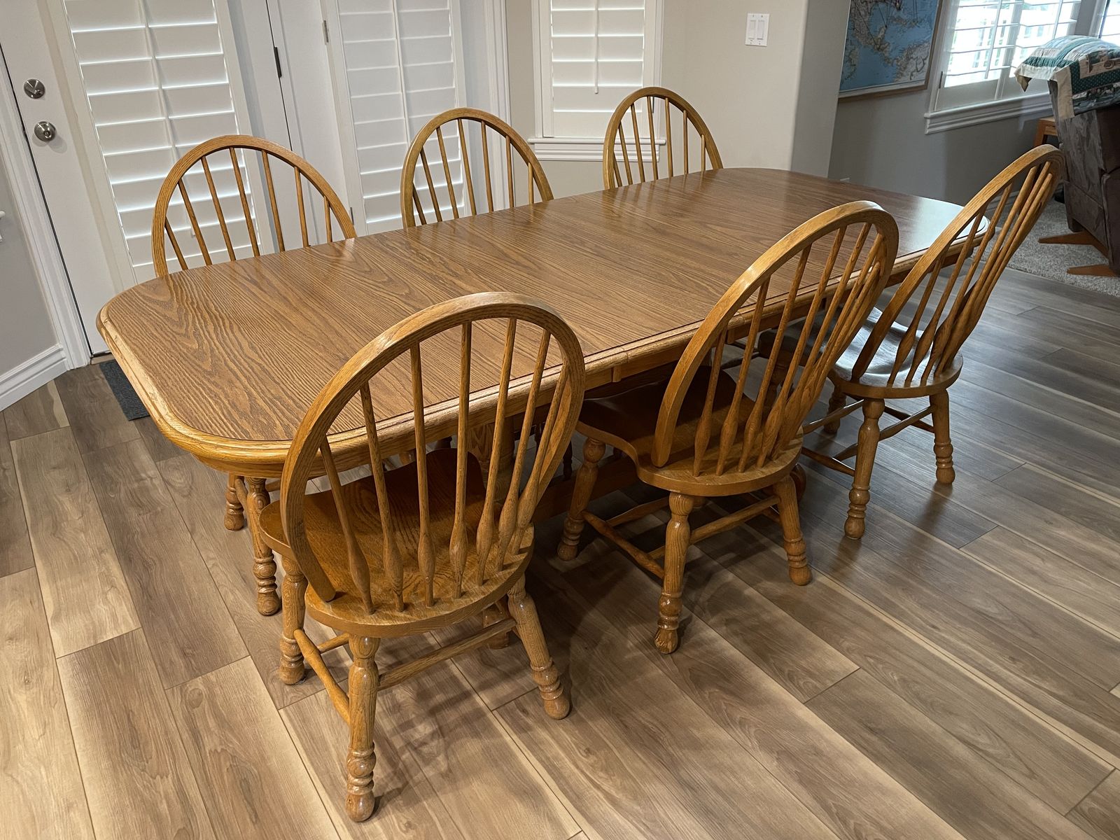 Thresher Oak Wood Dining table with 2 leaves and 6 chairs