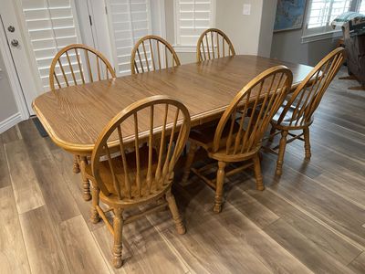 Thresher Oak Wood Dining table with 2 leaves and 6 chairs