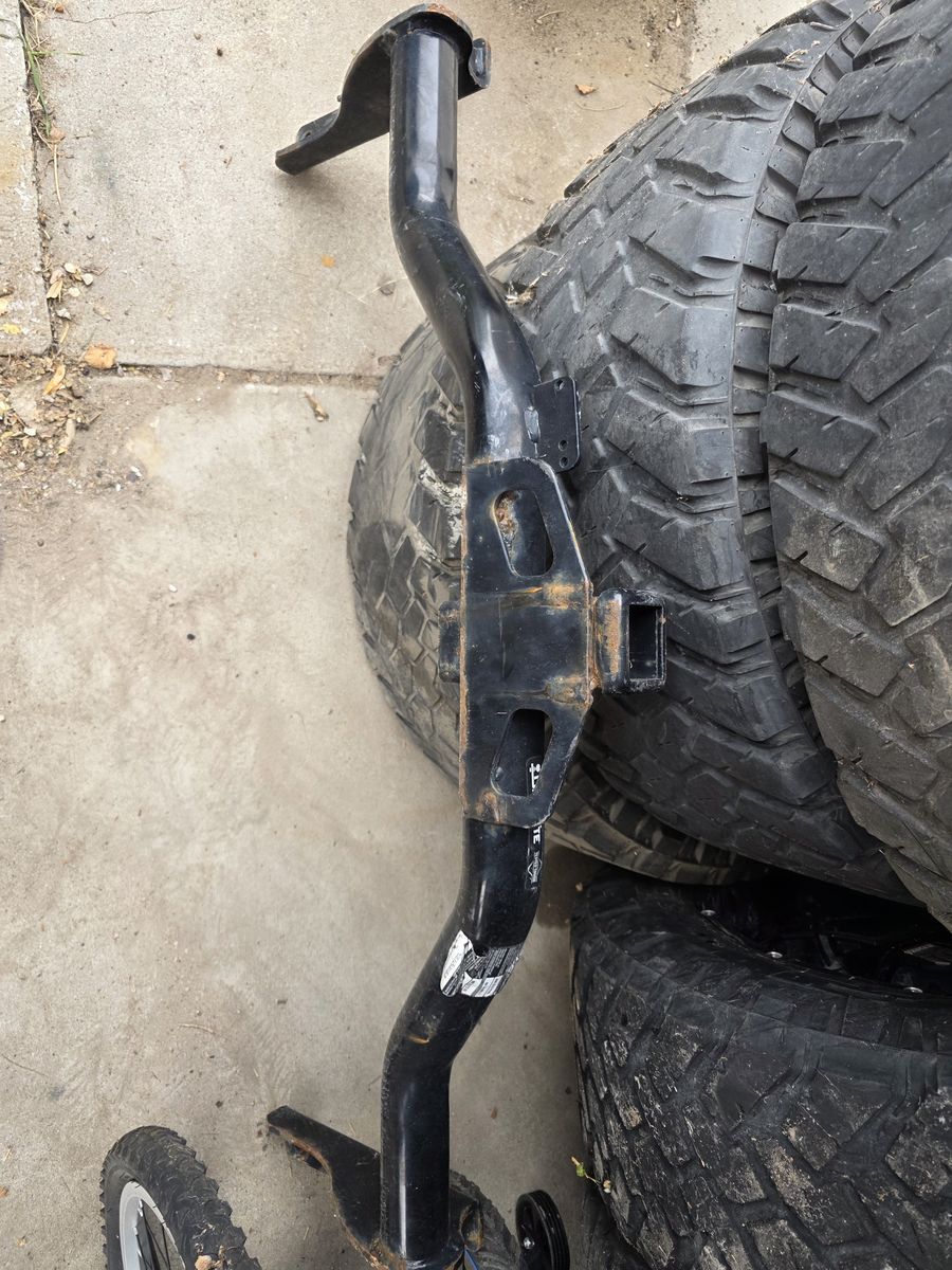 Hitch Bolt-on Draw Tite 76031 came of 2014 Nissan Pathfinder