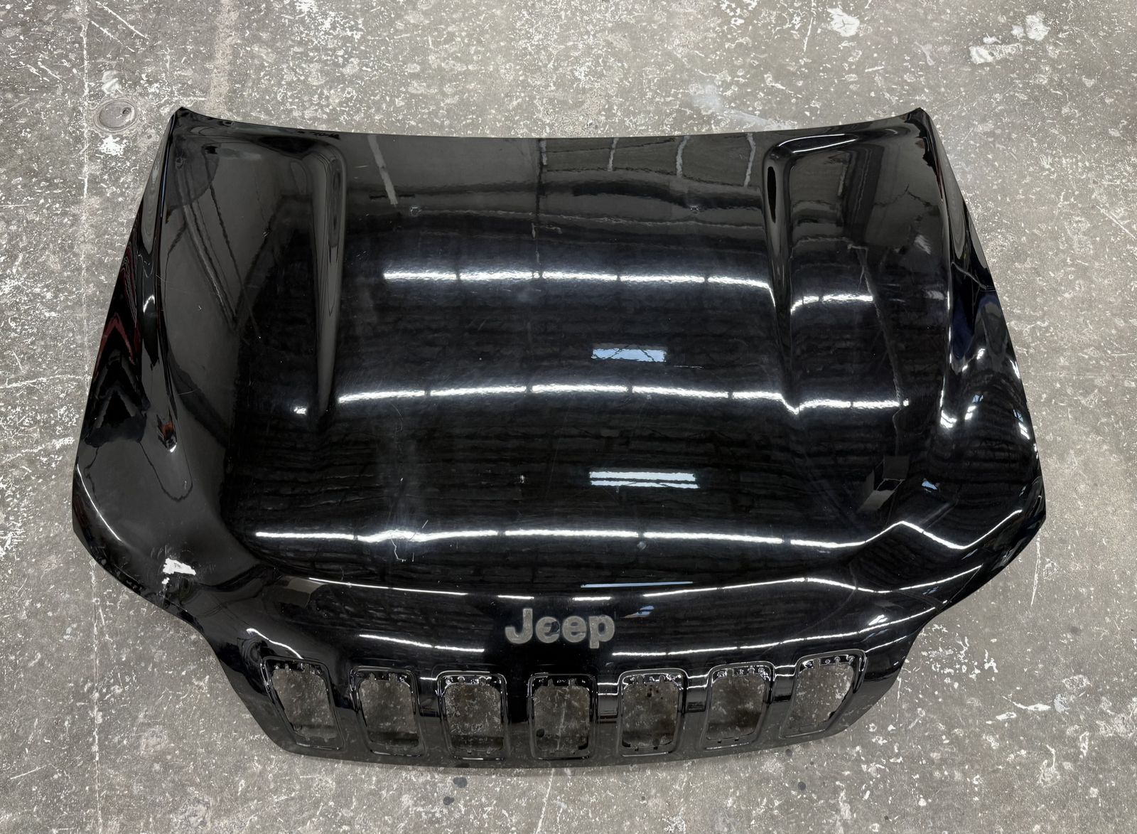 2019-2023 Jeep Cherokee Hood