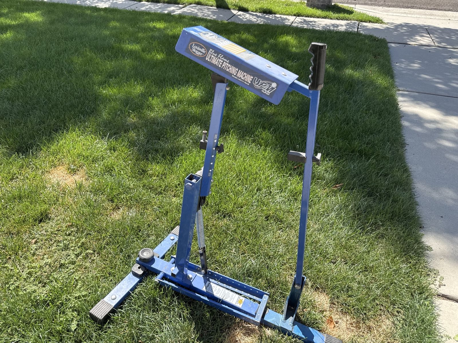 Louisville Slugger Blue Flame Ultimate Pitching Machine