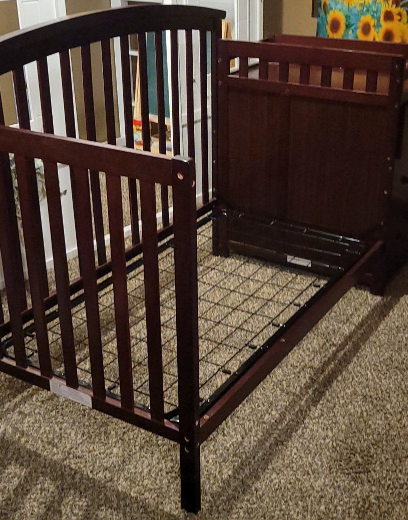 Dream On Me Crib/ Bed