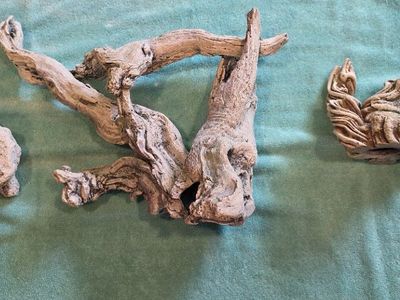 Aquarium Decor.. 3 different sizes of artificial driftwood...beautiful and detailed