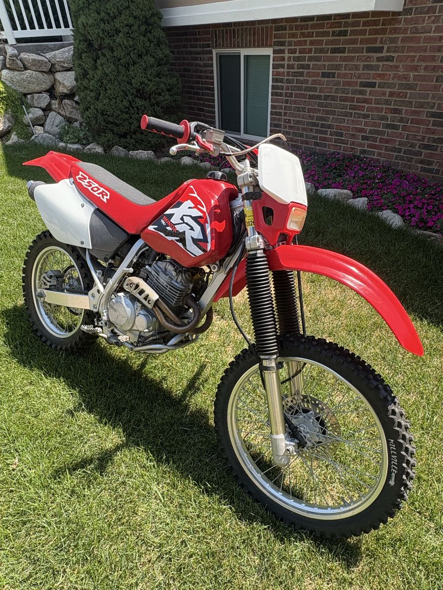 2004 Honda XR 250 R Dirt Bike