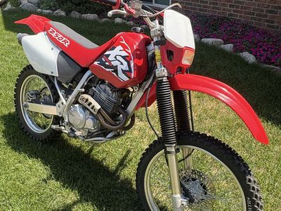 2004 Honda XR 250 R Dirt Bike
