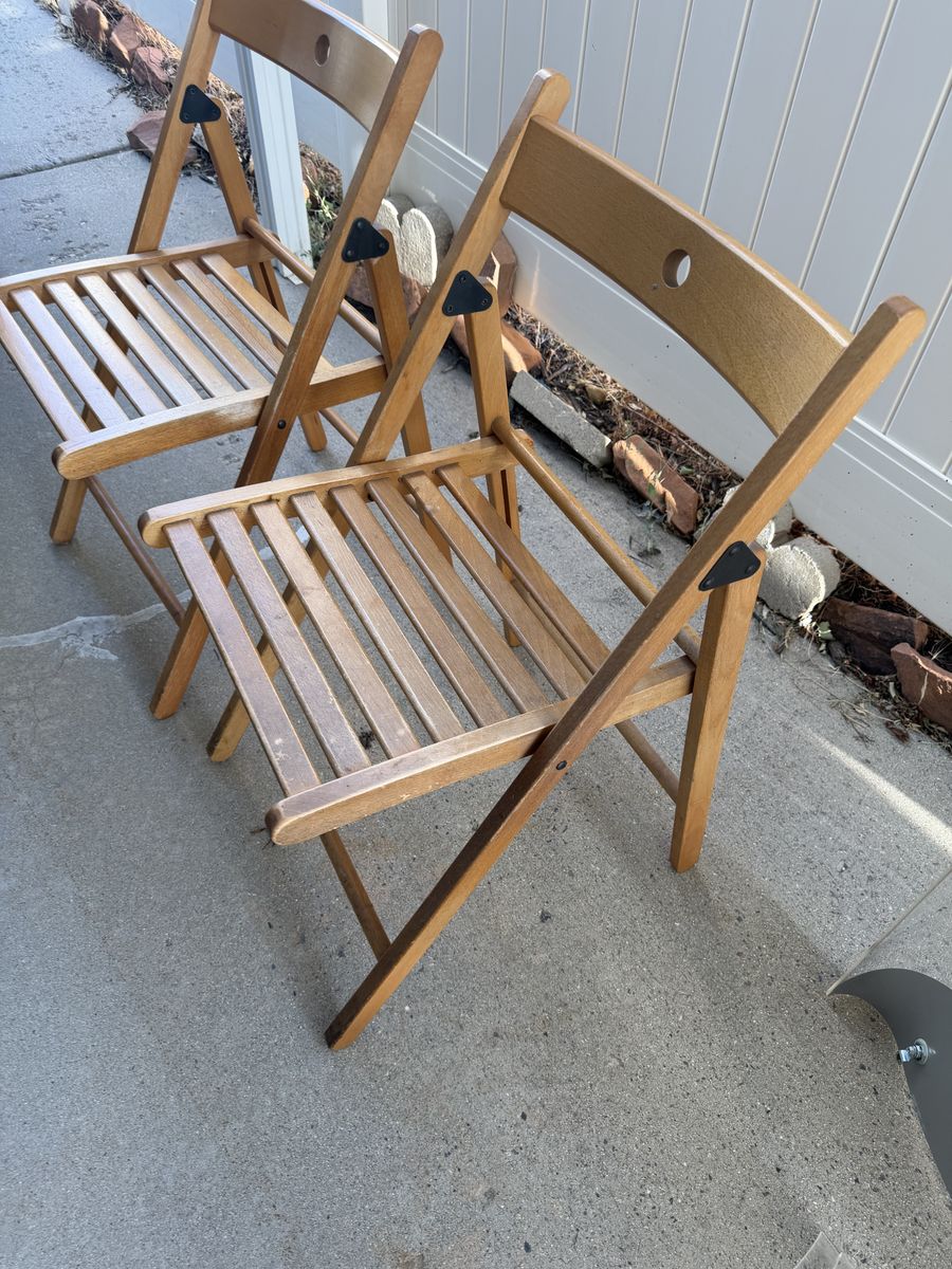 2 replica Titanic deck chairs wooden folding chairs