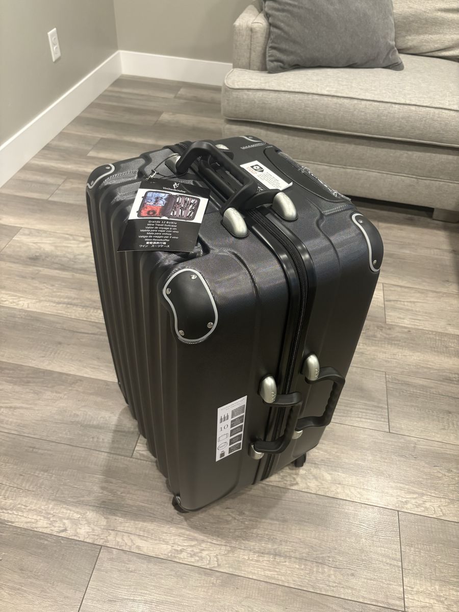 Brand New VinGardeValise Grande 12-Bottle Wine Suitcase